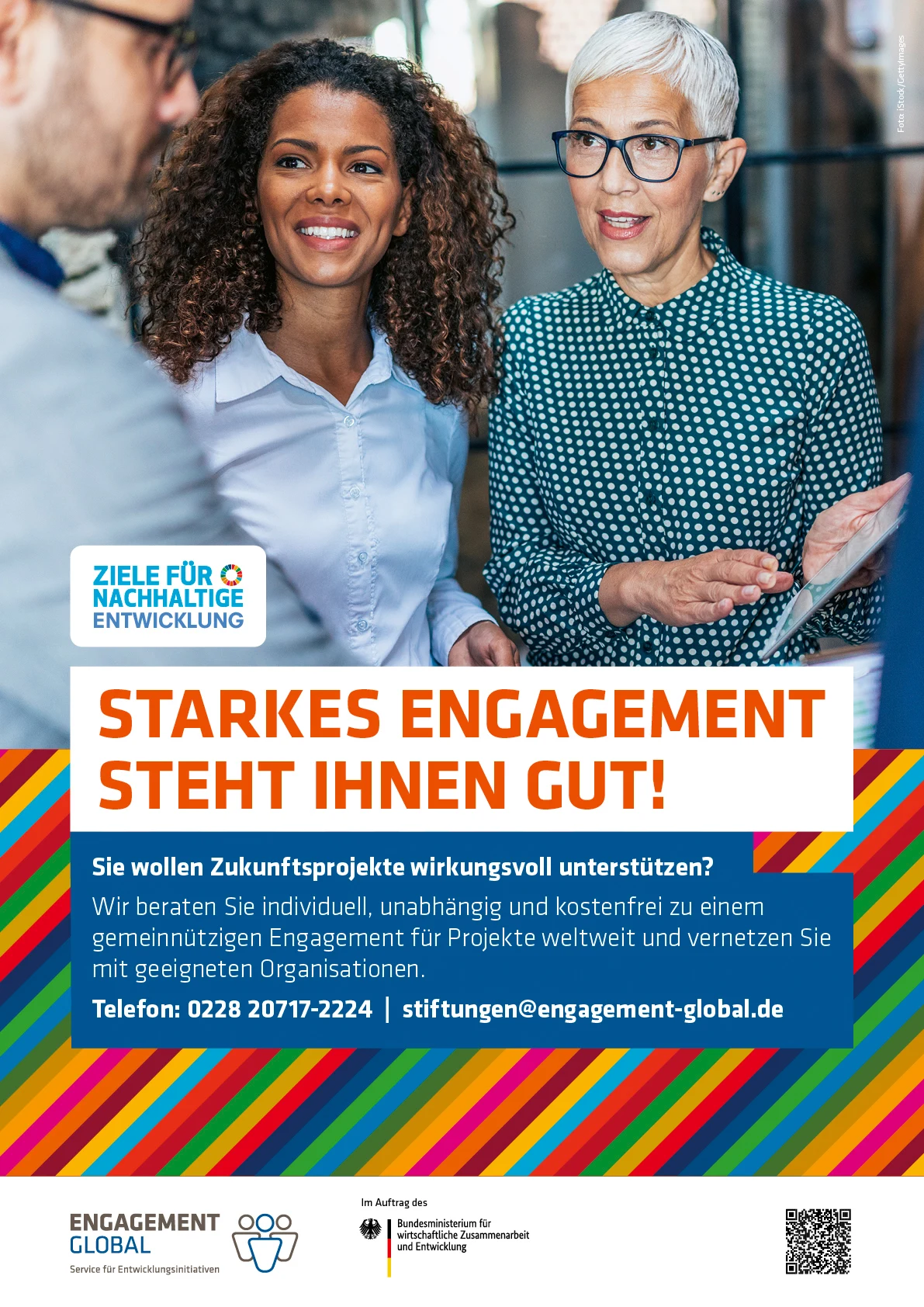 Printanzeige „Starkes Engagement steht Ihnen gut!“ mit drei Personen im Beratungsgespräch