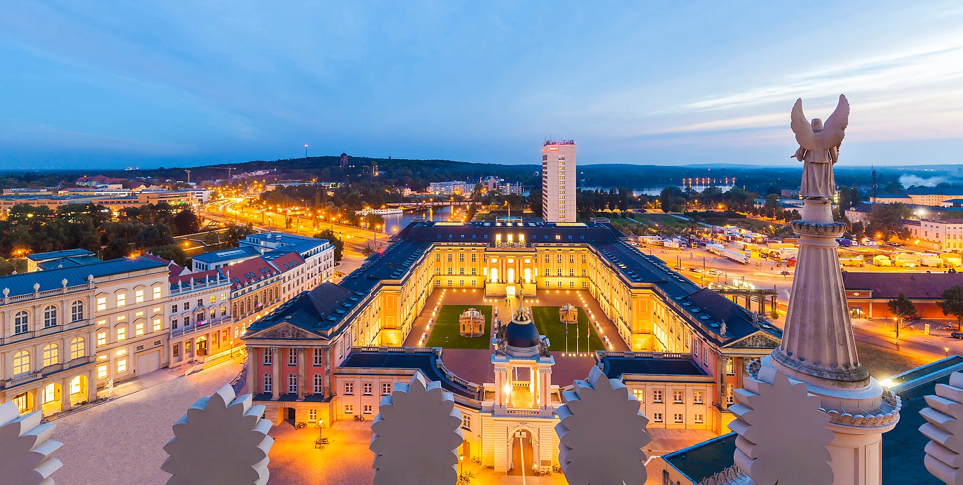 Landtag Brandenburg in Potsdam am Abend